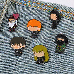Spilla in smalto con personaggio dei cartoni animati Kawaii, stile distintivo della scuola di <span class=keywords><strong>magia</strong></span> di Harry Potter, ispirata a <span class=keywords><strong>film</strong></span> classici, per souvenir e regali - Product Image 4
