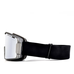 ऑम स्पोर्ट्स आईवियर स्की गोगल्स पीले और बैंगनी इंटरचेंजेबल लेंस Uv सुरक्षा और स्नोबोर्डिंग के लिए चुंबकीय प्रणाली - Product Image 3