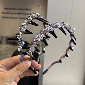 Serre-tête en cristal avec dents, élégant accessoire pour cheveux pour femme, idéal pour le coiffage et le lavage du visage au quotidien - Product Image 5