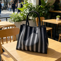 Sac fourre-tout tricoté Beach Market, 100 % polyester, tricot épais, fermeture à bouton-pression, base plate, durable et léger pour l'été, les courses et les voyages