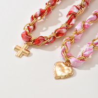 Vente flash Nouveau collier en acier inoxydable plaqué or 18 carats avec tissu en soie à double couche pour cadeau de fête
