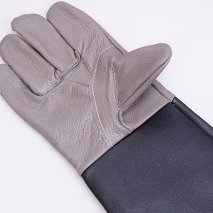 Gants <span class=keywords><strong>de</strong></span> protection spéciaux pour soudeurs, en cuir <span class=keywords><strong>de</strong></span> vachette, résistants aux hautes températures, en cuir véritable, couleur foncée, avec mousse - Product Image 3