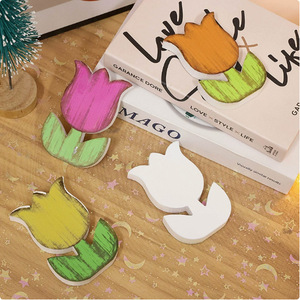 Adorno de madera con forma de tulipán, 4 piezas, diseño rústico para decoración del hogar en primavera, sala de estar, regalo artesanal de Pascua - Product Image 3