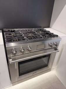 36 pulgadas. 5.5 pies cúbicos Estufa Eléctrica de 6 Quemadores con Horno de Convección en Acero Inoxidable y Panel Inclinable - Product Image 2