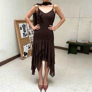 Robe de soirée asymétrique style vintage, ornée de perles florales, taille naturelle froncée, dos nu sexy, pour club et soirée, écologique - Product Image 1