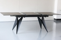 Table pliable de 6 places Mobilier de salle à manger en verre trempé avec pieds en céramique métal luxe moderne et léger personnalisé