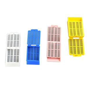 조직학 실험실 일회용 프로세스 백 버클 분할 30 도 스트립 구멍 슬리브 생검 임베딩 카세트 - Product Image 1