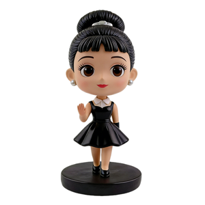 Figurine personnalisable rétro élégante avec robe noire – Bobblehead sur mesure - Product Image 3