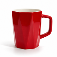 Mug Perjalanan Porselen Merah Bersegi Grosir dengan Garis Emas, Motif Garis Sederhana, Cangkir Kopi dengan Logo Kustom di Bagian Bawah, Aman untuk Microwave dan Mesin Cuci Piring, Bebas BPA