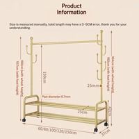 Porte-vêtements élégant et minimaliste en métal doré, robuste, sur roulettes, pour dressing