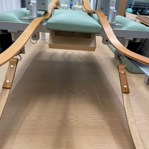 เครื่องปฏิรูปกายแบบพิลาทิส รุ่นคลาสสิก ทำจากอะลูมิเนียม สำหรับใช้ในบ้าน ยี่ห้อ HongKong Professional Studio พร้อมทาวเวอร์ - Product Image 5