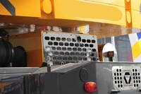 Grue tout-terrain RT200E 20T 33m de qualité industrielle pour le levage de modules de plateformes offshore et les travaux d'entretien de raffineries