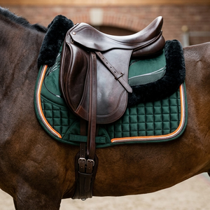 Tapis de selle carré matelassé en coton pour dressage équin, confortable, antidérapant, durable, avec mousse de 18 mm, doublure en maille respirante et bordure en fourrure de vison - Product Image 2
