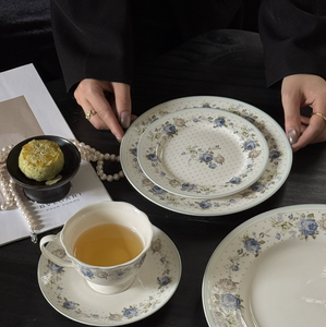Service de table en céramique à motif de roses bleues, assiette, tasse et soucoupe en porcelaine, vaisselle élégante pour le thé de l'après-midi, restaurant de mariage - Product Image 2
