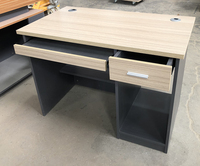 Petit bureau rectangulaire en mélamine au design simple pour une personne, table de travail pour le bureau