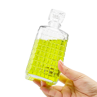 Mini bouteille de carafe en verre gaufré de forme carrée 100ml 500ml pour whisky et vin