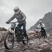 Motocicleta Eléctrica Todoterreno Alternativa a la Surron Ultra Bee, 17KW, 500N.m, 72V, 40Ah, Alcance de 120km, 95km/h, Distancia al Suelo de 268mm, Resistente al Agua IP65