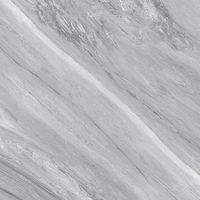 Carrelage en porcelaine aspect marbre gris clair 750x1500mm, veinage diagonal, grande dalle, imperméable pour sol, mur, salon