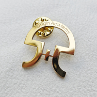 Badge personnalisé en acier inoxydable gravé au laser avec strass, formes sur mesure, logos électroplaqués et imprimés UV pour la mode