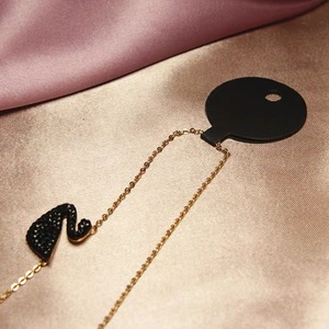 Porte-boucles d'oreilles en forme de cœur rond découpé à l'emporte-boucles d'oreilles à revêtement imperméable - Product Image 1