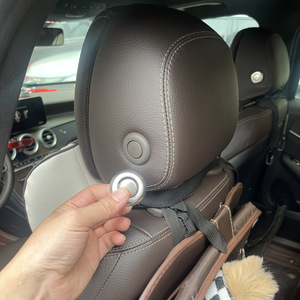 Car Headrest Button Decorations Silver Carbon Fiber Texture Zinc Alloy Polished For Mercedes-Benz W205 C-Class W213 E-Class - Product Image 1