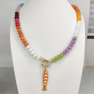 Nouveauté : Collier tendance bohème avec pendentif poisson plaqué or, perles en pierres naturelles et pierres précieuses arc-en-ciel, fait main, idéal pour l'été - Product Image 5