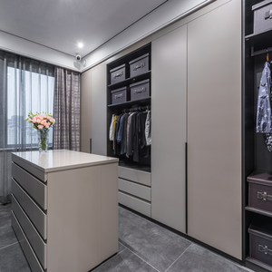 Armario Extensible de Madera Maciza Moderna Personalizado de Primera Calidad |   Puertas Corredizas con 5+ Cajones, Barras para Colgar, Estantes Modulares, Montaje en <span class=keywords><strong>Pared</strong></span> - Product Image 1