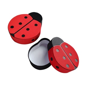 Caja de regalo con tapa y Base clásica de lujo para el Día de San Valentín, lazo de cinta con logotipo personalizado, cajas ciegas rígidas con forma de corazón de belleza romántica - Product Image 1