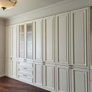 Armoire murale complète de style français de luxe léger, blanc crème, sculptée, sur mesure, avec tiroirs de rangement - Product Image 1