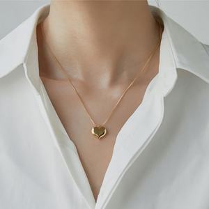 สร้อยคอแฟชั่นปี 2026 สไตล์มินิมอล ป้องกันการแพ้ ผลิตจากสแตนเลส 316L ชุบทอง 18K PVD รูปหัวใจ สำหรับผู้หญิง - Product Image 4