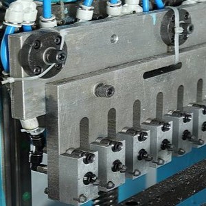 Máquina automática <span class=keywords><strong>de</strong></span> alineación <span class=keywords><strong>y</strong></span> expansor <span class=keywords><strong>de</strong></span> aletas <span class=keywords><strong>y</strong></span> tubos <span class=keywords><strong>de</strong></span> alta eficiencia para <span class=keywords><strong>aire</strong></span> <span class=keywords><strong>acondicionado</strong></span> e intercambiador <span class=keywords><strong>de</strong></span> calor - Product Image 4