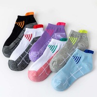 Chaussettes de compression antidérapantes respirantes à séchage rapide en Spandex/Coton pour hommes, idéales pour le basketball et la course estivale (vente en gros OEM)