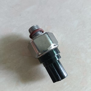 Capteur de pression d'huile Honda 28610-R36-004, montage fileté, utilisation moteur, type jauge piézorésistive - Product Image 1
