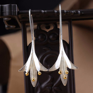 Orecchini Eleganti a Fiore da Donna, Orecchini Delicati con Design Floreale, Gioielli alla Moda per Uso Quotidiano e Feste, Vendita all'Ingrosso - Product Image 3
