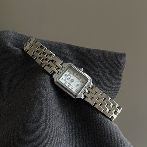 Reloj de Cuarzo Cuadrado Plateado Vintage para Mujer, Esfera con Números Romanos, Brazalete de Metal de Lujo, Reloj de Pulsera Elegante de Estilo Clásico - Product Image 2