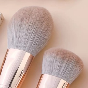 Ensemble de 11 pinceaux de maquillage blancs de voyage, mini kit professionnel pour fond de teint, fard à paupières, visage, avec pochette portable - Product Image 3