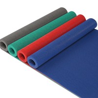 Rouleau de tapis de bain antidérapant en PVC de haute qualité Tapis de sol imperméable à bas prix pour l'extérieur et la voiture pour la piscine