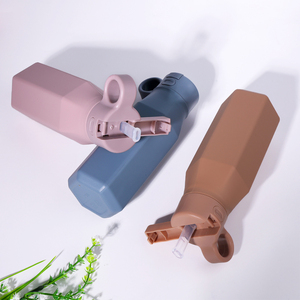 Bouteille d'eau pliable en silicone de qualité alimentaire sans BPA pour bébés et enfants, avec paille, personnalisable avec logo - Product Image 3