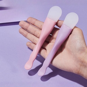 GECOMO Brocha <span class=keywords><strong>de</strong></span> silicona <span class=keywords><strong>de</strong></span> doble cabezal para mascarillas, cepillo <span class=keywords><strong>de</strong></span> <span class=keywords><strong>limpieza</strong></span> facial con cabezal <span class=keywords><strong>de</strong></span> masaje, aplicador <span class=keywords><strong>de</strong></span> mascarillas <span class=keywords><strong>de</strong></span> barro DIY, herramienta <span class=keywords><strong>de</strong></span> belleza - Product Image 3