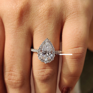 Bague élégante en diamant de laboratoire conçue pour un éclat et une brillance maximales avec un ajustement confortable pour les femmes d'Inde - Product Image 2