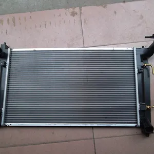 Gesoldeerde aluminium plastic auto radiator voor tiida 06' op