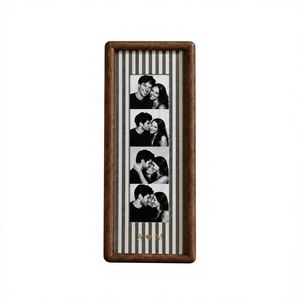 Cadre photo en bois artisanal écologique, orientation verticale, installation sur table pour la maison, le bureau ou la chambre - Product Image 1