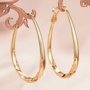 Patti&Col Pendientes de aro chapados en oro para mujer, joyería moderna de moda, pendientes de metal de aleación con acabado de 18 quilates, tamaño mediano - Product Image 4