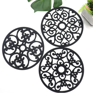 Juego de posavasos de silicona tradicional de 3 piezas de estilo americano europeo, almohadilla de maceta Jacquard para Amazon, soporte de placa europea, aislamiento <span class=keywords><strong>Lea</strong></span> - Product Image 1
