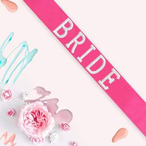 وشاح العروس الوردي الساخن مع اللؤلؤ وأحجار الراين العروس مضحك ليكون وشاح زينة حزب العازبة - Product Image 1