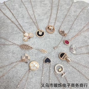 Collier Délicat en Acier Inoxydable de Bonne Qualité, Designs Mixtes Aléatoires, <span class=keywords><strong>Vente</strong></span> à Prix Réduit, en Stock, pour Femmes, <span class=keywords><strong>Vente</strong></span> en Gros 2024 - Product Image 4