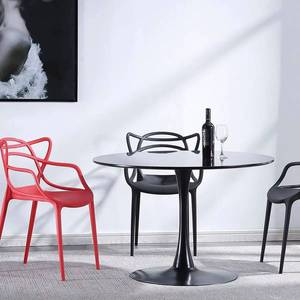 Table à manger ronde simple en MDF avec pieds en métal, design tulipe, base en piédestal, couleur blanche - Product Image 5