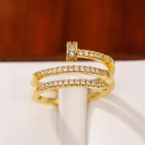 Anello di Fidanzamento Classico da Donna F1775 in Oro Giallo con Diamante Naturale Taglio Brillante Rotondo Colore G - Product Image 4