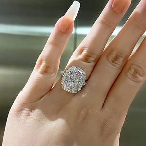 Anello dal design a quattro punte, elegante anello da dito per donna, da indossare in occasioni speciali - Product Image 4