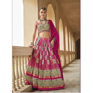 Achetez un ensemble de lehenga choli en soie de Surat de créateur pour femmes, idéal pour les mariages, les fêtes, les occasions ethniques traditionnelles indiennes et les occasions modernes. - Product Image 1